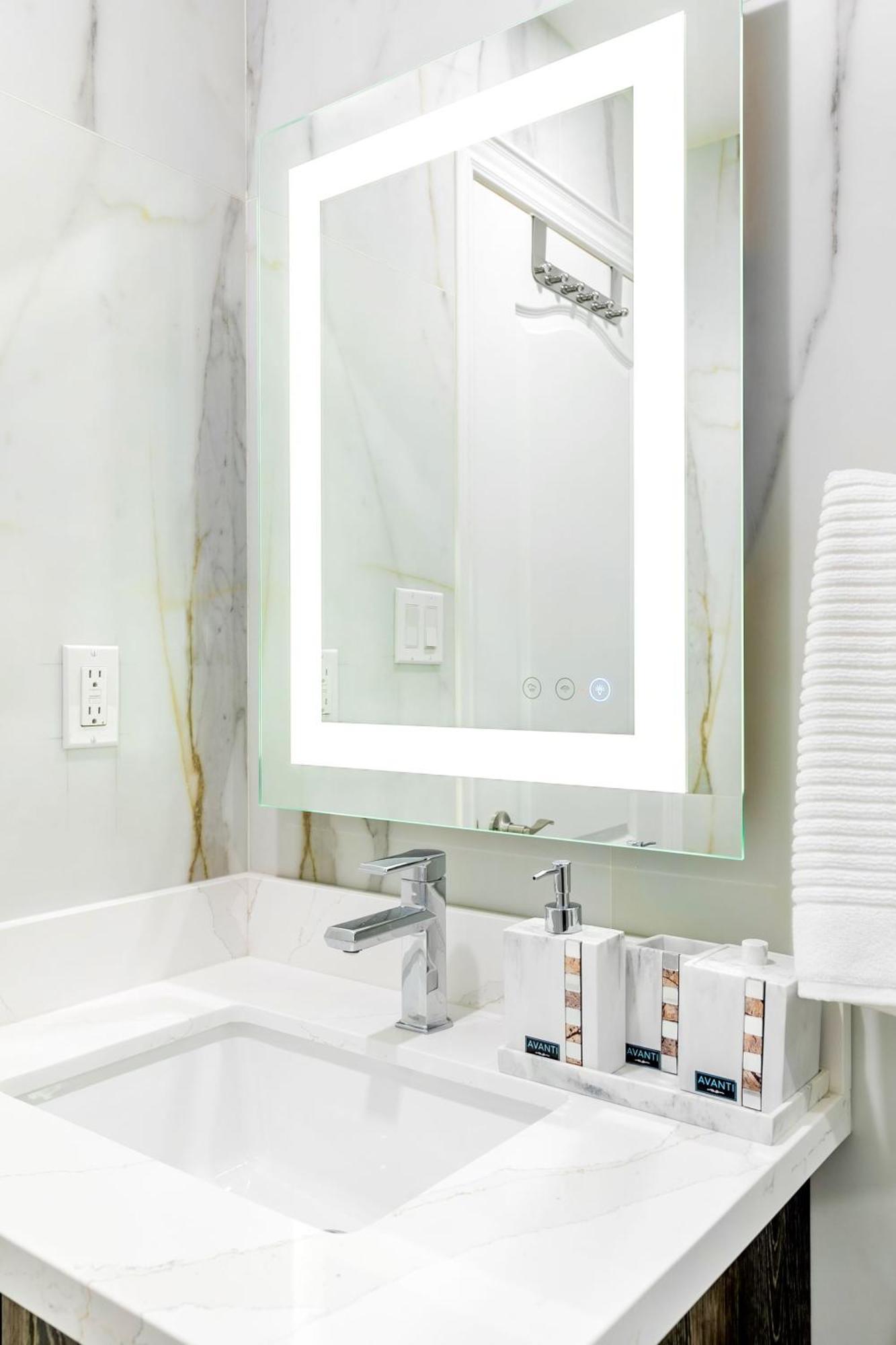 Modern Pet-Friendly Chinatown Apartment Toronto Kültér fotó