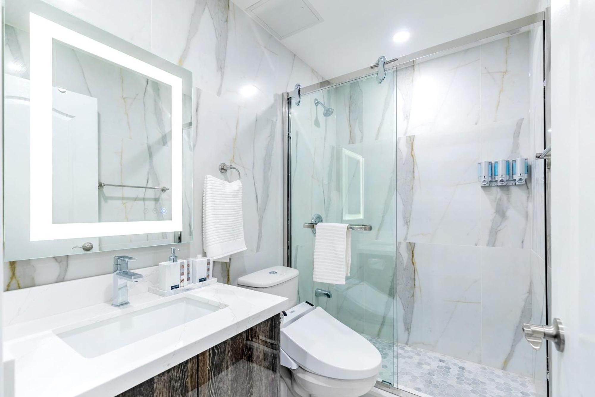Modern Pet-Friendly Chinatown Apartment Toronto Kültér fotó